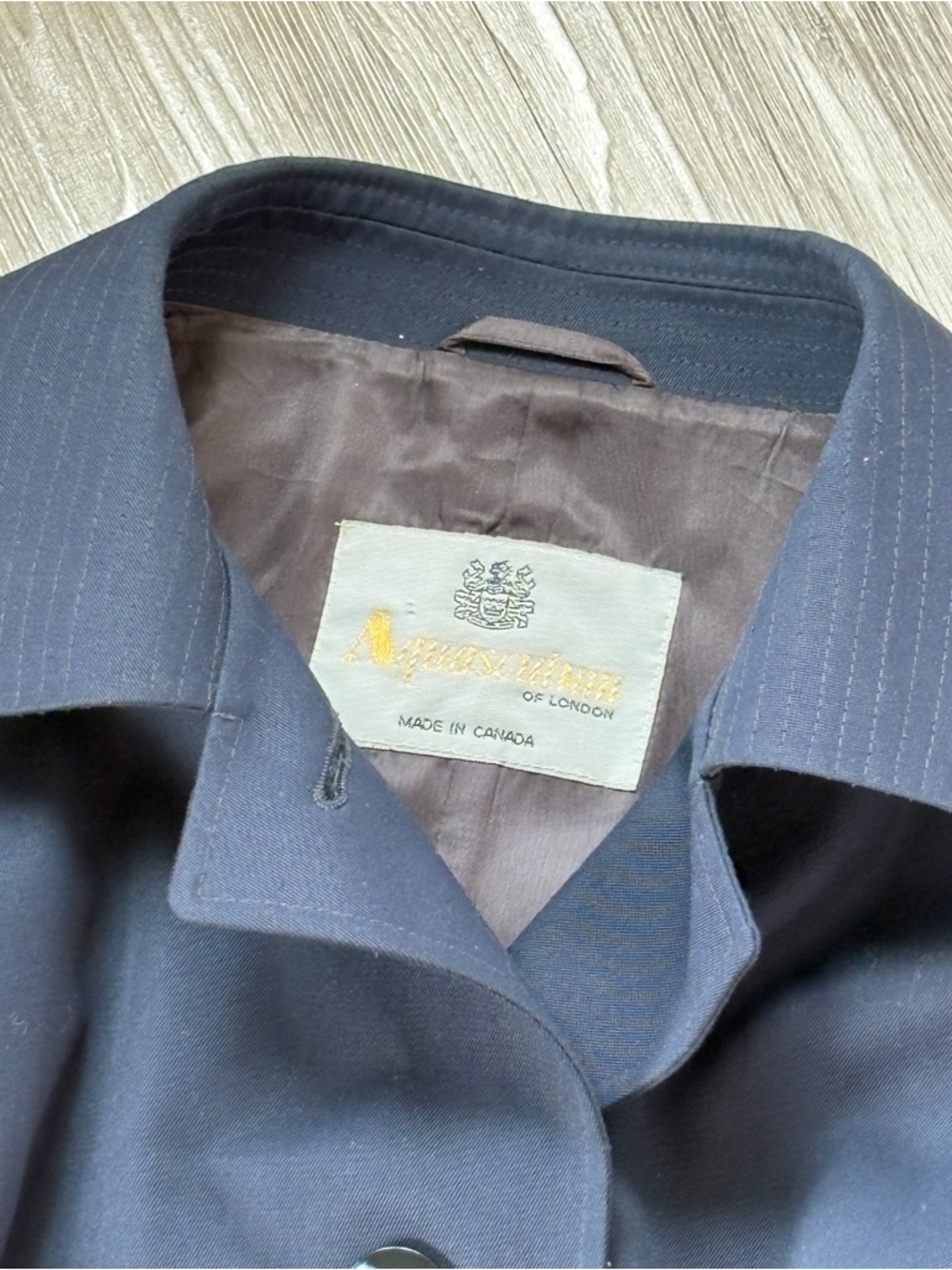 Aquascutum London Navy Trench  Button Down Coat with Belt Women Rainwear 65 inch
